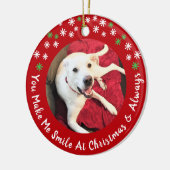 Vrolijk Kerstfeest Lachende Hond Foto Grappig Rode Keramisch Ornament (Links)