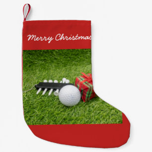 Vrolijk kerstfeest met golf en cadeau op groen kleine kerstsok