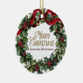 Vrolijk kerstfeest met Holly Mistletoe Gepersonali Keramisch Ornament (Rechts)