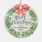 Vrolijk kerstfeest met rode bow Familienaam Elegan Keramisch Ornament (Achterkant)