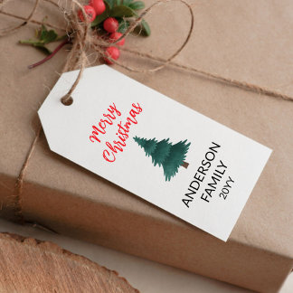 Vrolijk kerstfeest met rode tekst en kerstboom cadeaulabel