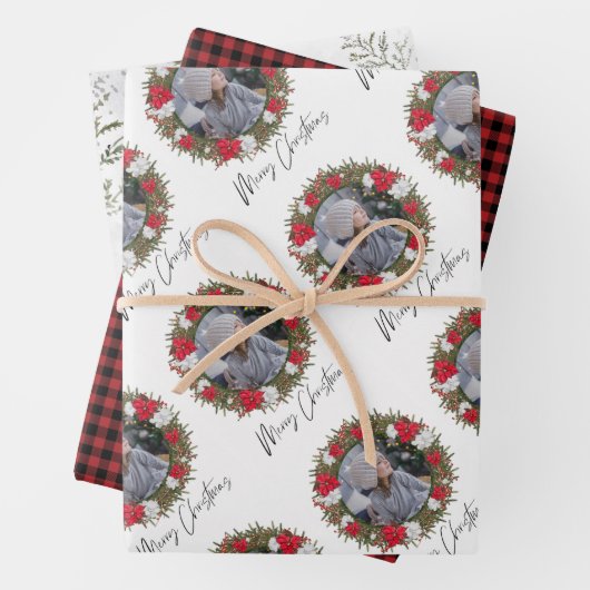 Vrolijk kerstfeest met rood betaald met foto inpakpapier vel (In situ)