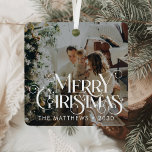 Vrolijk Kerstfeest Minimalistische Leuke Typografi Metalen Ornament<br><div class="desc">Vier het seizoen met een vleugje elegantie met behulp van het Merry Christmas Minimalist Fun Typography Photo Metal Ornament. Dit ornament is ontworpen met een strakke en eenvoudige esthetiek en heeft een handgeschreven script en een stijlvolle vintage kerstsfeer, ideaal voor diegenen die een minimalistische vakantieinrichting waarderen. Het lichtgewicht en onbreekbare...</div>