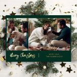 Vrolijk Kerstfeest Modern Script 2 Foto's Goud Folie Feestdagenkaart<br><div class="desc">Koester de kostbare momenten van uw gezin dit vakantieseizoen met onze aangepaste fotocollage-kerstkaart. Dit unieke wenskaart toont een prachtig gerangschikt collectie van uw favoriete familiefoto's, kunstzinnig gecombineerd om een feestelijk en hartverwarmend ontwerp te creëer. Personaliseer het met 2 van je meest gekoesterde snapshots, van openhartige momenten tot geposeerde portretten. Deze...</div>