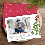 Vrolijk kerstfeest Modern Simple Mistletoe One-fot Feestdagenkaart<br><div class="desc">Merry Mistletoe met witte bessen die vastgebonden zijn aan een rood lintje dat nestled is op een deuropening die hen wacht om eronder te staan. Een mooi en eenvoudig ontwerp dat een eenvoudig en klassiek kerstelement weergeeft. Een prachtig ontwerp voor elke feestelijke gelegenheid. Dit ontwerp is voorzien van vrolijk kerstelegant...</div>