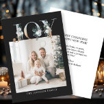 Vrolijk kerstfeest! Modern, zwart-goud, foto Feestdagenkaart<br><div class="desc">Klantspecifieke "Joy-Merry Christmas" zwart-goud, foto vakantiekaart. Vier de vreugde van het vakantieseizoen met deze prachtig ontworpen, aanpasbare fotokaart. De elegante zwarte achtergrond lijsten uw persoonlijke familiefoto perfect, waardoor uw vakantie groeten opvallen met stijl. Aan de bovenkant wordt het woord "JOY" kunstzinnig weergegeven in feestelijke, met goud geaccentueerde letters, en voegt...</div>