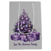 Vrolijk kerstfeest paarse kerstboom medium cadeauzakje (Achterkant)