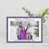 Vrolijk kerstfeest paarse tartan familiefoto feestdagenkaart (Staand voorkant)