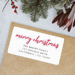 Vrolijk kerstfeest | Retouradres rode typografie Etiket<br><div class="desc">Eenvoudig,  stijlvol label met 'prettige kerst'-retouradres in diepe rode,  moderne,  minimalistische typografie. Uw namen en adres kunnen gemakkelijk worden gepersonaliseerd voor een uniek label met een persoonlijke aanraking om te combineren met onze vakantiekaarten in hetzelfde ontwerp!</div>