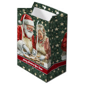 Vrolijk Kerstfeest  Santa Gift Bag Monogram Medium Cadeauzakje (Voorkant Gekanteld)