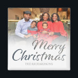 Vrolijk kerstfeest Silver Glitter FULL Foto & Name Magneet<br><div class="desc">Draai je koelkast open met een schattige kerstmagneet. Pas met uw foto en naam aan. De prettige kerst is in een faux zilveren glitter en van witte achtergrond. Bekijk ons kerstcollectie voor meer kleuren zoals zilveren glitter, goud, rood, wit en zwart-wit. In deze versie vult de foto de magneet. Als...</div>