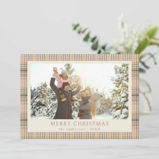 Vrolijk Kerstfeest Tan Plaid Foto Feestdagenkaart (Staand voorkant)