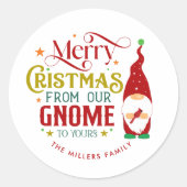 Vrolijk kerstfeest van onze gnoom naar de jouwe ronde sticker (Voorkant)