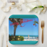 Vrolijk kerstfeest vanuit Vero Beach Florida Ocean Papieren Bordje<br><div class="desc">Vrolijk kerstfeest uit Vero Beach, Florida! Deze kleurrijke borden van tropisch papier zijn voorzien van een foto-afbeelding van een prachtig gebied van de Vero Beach oceanfront dat allemaal is uitgeklapt voor de feestdagen. Het feestelijke ontwerp omvat kerstlichten op het groen, kerstballen die aan een palmschijfje hangen, en de tekst "Vrolijk...</div>