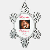 Vrolijk kerstfeest voeg familienaam foto rood eenv tin sneeuwvlok ornament (Rechts)