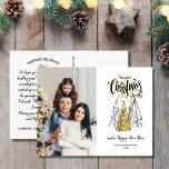 Vrolijk kerstgebaar met foto's Festive Gold Black Briefkaart<br><div class="desc">Verspreid feestvreugde met dit feestelijke briefkaart met geometrische kerstbomen en typografische kunst met de tekst "Vrolijk kerstfeest" naast uw foto. De achterkant is voorzien van uw aangepaste groeten, naam en notitie (of verwijderen om ruimte te laten voor een handgeschreven notitie). Voeg ook uw retouradres toe aan de achterkant. Feestelijk en...</div>