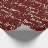Vrolijk kerstgouden script van naam Maroon Red Cadeaupapier (Hoek)