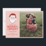 Vrolijk Kerstman gezicht | Vrolijk en helder | Fot Feestdagenkaart<br><div class="desc">Deze kerstfotokaart heeft een vrolijk Santa-gezicht op een roze achtergrond. Er staat "Wens je een vrolijk en helder vakantieseizoen" met een plek om je favoriete foto toe te voegen. Je kunt je personaliseren met jouw naam en het jaar onderaan. Op de achterkant is een ander coördinerend roze en rood diagonaal...</div>