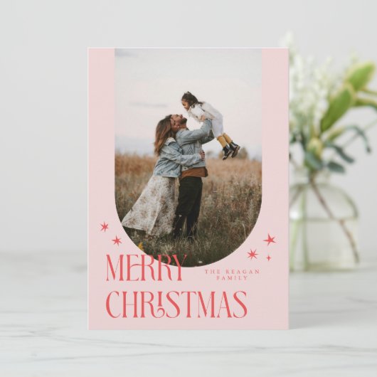 Vrolijk kerstminimalistisch boogroze feestdagenkaart (Staand voorkant)