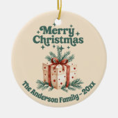 Vrolijk Kerstmis beige rustieke geschenkdoos groen Keramisch Ornament (Voorkant)