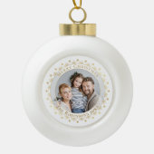 Vrolijk Kerstmis Elegant Goud Sneeuwvlok Foto Keramische Bal Ornament (Voorkant)
