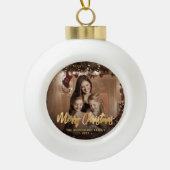Vrolijk Kerstmis Familie Foto Elegant Goud Script Keramische Bal Ornament (Voorkant)