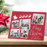 Vrolijk Kerstmis Foto Collage Santa Sleigh Feestdagen Kaart<br><div class="desc">Feestelijke rode vakantie gevouwen kaart met een 5 foto collage van verspreide afbeeldingen in witte lijsten, een witte illustratie van rendieren vliegen Santa's slee, "Merry Christmas" in een stijlvol wit script en jouw naam in eenvoudige moderne witte typografie. Pas uw groet aan de binnenkant of laat leeg voor handgeschreven notities....</div>