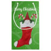 Vrolijk Kerstmis Gnome Rood Stocking Groene Swirls Klein Cadeauzakje (Achterkant)