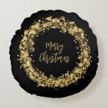 Vrolijk Kerstmis Gouden Sterren op Zwart Rond Kussen<br><div class="desc">Dit ronde zwarte kussen met worp is voorzien van fonkelende gouden sterren,  cirkels en stippen rond de woorden "Merry Christmas" op een zwarte achtergrond,  leuk om toe te voegen aan uw vakantie-inrichting. OVEREENKOMENDE objecten in ons collectie.</div>
