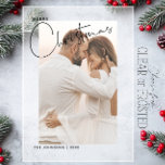 Vrolijk Kerstmis Handbeletterd 2 Foto Eerste Kerst Acryl Uitnodigingen<br><div class="desc">Markeer je eerste kerst samen als een getrouwd stel met deze prachtige acryluitnodiging die oprechte romance combineert met de tijdloze blijdschap van het seizoen. Het tedere afbeelding van jou en je partner, zo diep verbonden in de liefde, dient als een prachtige achtergrond voor het elegante, met de hand geschreven "Merry...</div>