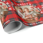 Vrolijk Kerstmis Moeder Rood Plaid Gepersonaliseer Cadeaupapier (Rol Hoek)