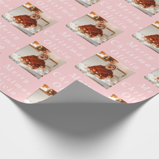 Vrolijk Kerstmis Naam Roze Wit Foto Collage Cadeaupapier (Hoek)
