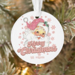 Vrolijk Kerstmis Retro Typografie Santa Roze Pet Ornament<br><div class="desc">Vrolijk kerstroze retro typografie met een sinterklaas met een roze pet.</div>