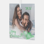 Vrolijk Kerstmis Sneeuwvlok Gepersonaliseerd Groen Glas Ornament (Voorkant links)