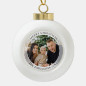 Vrolijk Kerstmis Verse Moderne Stijl Familie Foto Keramische Bal Ornament (Voorkant)