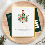 Vrolijk kerstnotenkraker groen Elegant Folie Feestdagen Briefkaart<br><div class="desc">Introductie van onze aangepaste kerstgroetenkaart die belooft om feestvreugde te verspreiden en de toon te zetten voor uw feestelijke vieringen! Onze uniek ontworpen uitnodiging vangt de ware essentie van de vakantiedrang. Deze kaart is versierd met levendig groen gebladerte, weelderige bessen en een klassieke notenkraker van de speelgoed en is ideaal...</div>