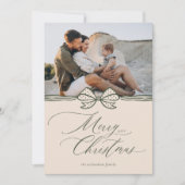 Vrolijk Kerstscript Elegante Bow & Ribbon Foto Feestdagenkaart (Voorkant)