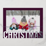 Vrolijk Kerstscript Foto Eenvoudig Modern Folie Feestdagen Briefkaart<br><div class="desc">Merry Christmas Script Photo Simple Modern Silver Foil Christmas Briefkaarten bevat je favoriete foto op een eenvoudige minimalistische dieppruim achtergrond met een "Merry Christmas" zilveren folie kalligrafie script overlay. Personaliseer door de tekst op de keerzijde te bewerken. Ontworpen door ©2024 Evco Studio www.zazzle.com/store/evcostudio</div>