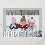 Vrolijk Kerstscript Foto Eenvoudig Modern Folie Feestdagen Briefkaart<br><div class="desc">Merry Christmas Script Photo Simple Modern Silver Foil Christmas Briefkaarten bevat uw favoriete foto op een eenvoudige minimalistische blauwgroen grijze achtergrond met een "Merry Christmas" zilveren folie kalligrafie script overlay. Personaliseer door de tekst op de keerzijde te bewerken. Ontworpen door ©2024 Evco Studio www.zazzle.com/store/evcostudio</div>