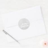 Vrolijk kerstscript naam grijze sneeuwvlokken wit ronde sticker (Envelop)