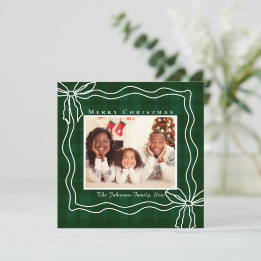Vrolijk Kerstverhaal Doodle Bow Foto Green Plaid Feestdagenkaart (Staand voorkant)