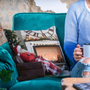 Vrolijk kerstwapen en Cozy Fireplace Santa Kussen