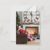 Vrolijk kerstwapen en Cozy Fireplace Santa Notitiekaartje (Voorkant)