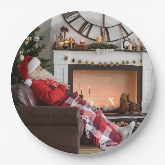 Vrolijk kerstwapen en Cozy Fireplace Santa Papieren Bordje (Voorkant)