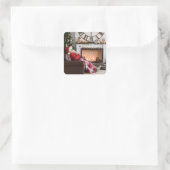 Vrolijk kerstwapen en Cozy Fireplace Santa Vierkante Sticker (Tas)