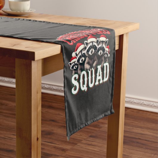 Vrolijk Kerstwasbeer Santa Hat Lovers Korte Tafelloper (Voorbeeld)