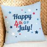 Vrolijk op 4 juli Rood wit en Blauw Patriottisch Kussen<br><div class="desc">De stijlvolle patriottische Vierde dag van de Vakantie van Juli werpt proefontwerp eigenschappen een "Happy 4th van Juli"citaat het tekstontwerp van de typografie in rood,  wit,  blauw,  en marinesblauwe kleuren met steraccenten en lichtblauwe achtergrondkleur.</div>