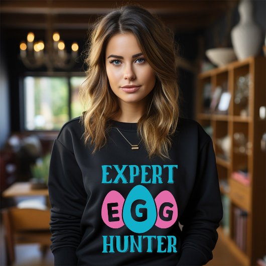 Vrolijk Pasen. Grappige bloemen T-shirt