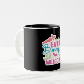 Vrolijk Pasen. Schattigee eitjes Tweekleurige Koffiemok (Voorkant links)