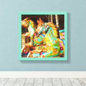 Vrolijk-rond geschilderd paard carrousel serie 34 canvas afdruk (Insitu (Houten vloer))